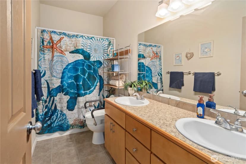 Property photo for 4000 Ne Breakwater Court, Bremerton photo 23
