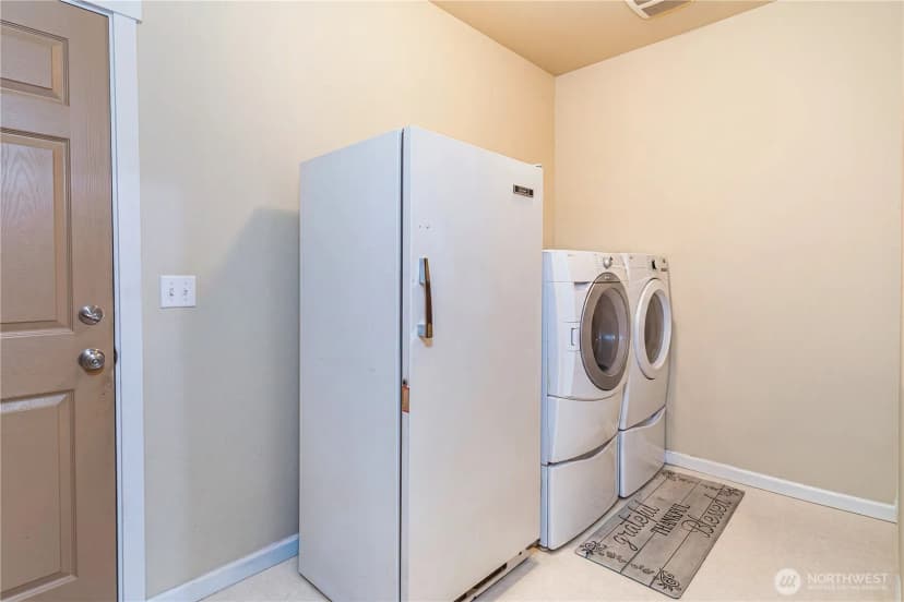 Property photo for 4000 Ne Breakwater Court, Bremerton photo 25