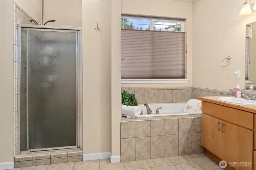 Property photo for 4000 Ne Breakwater Court, Bremerton photo 20