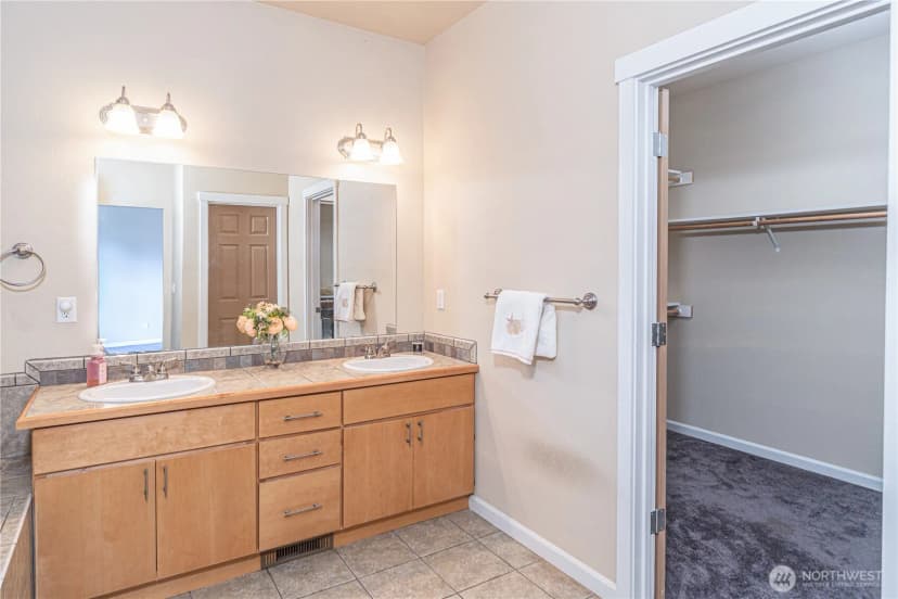 Property photo for 4000 Ne Breakwater Court, Bremerton photo 21