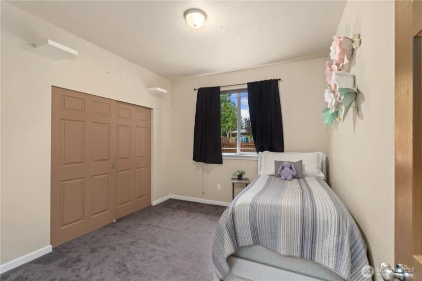 Property photo for 4000 Ne Breakwater Court, Bremerton photo 22
