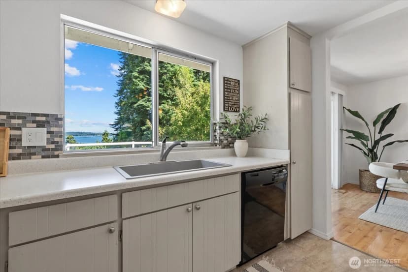 Property photo for 3006 89th Place Se, Mercer Island photo 9