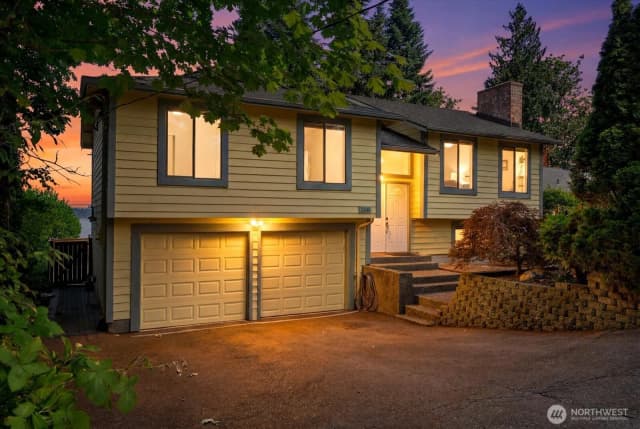 Property photo for 3006 89th Place Se, Mercer Island, WA 98040