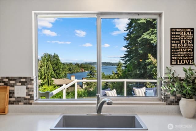 Property photo for 3006 89th Place Se, Mercer Island photo 2
