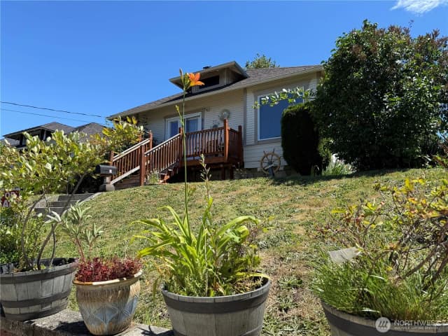 Property photo for 914 Pacific Avenue, Bremerton photo 2