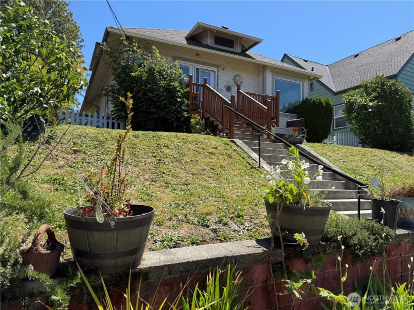 Property photo for 914 Pacific Avenue, Bremerton