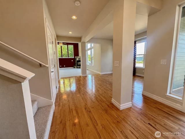Property photo for 875 N Park Street, Lynden photo 5