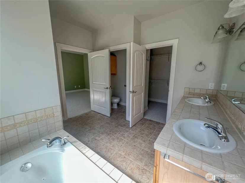 Property photo for 875 N Park Street, Lynden photo 16