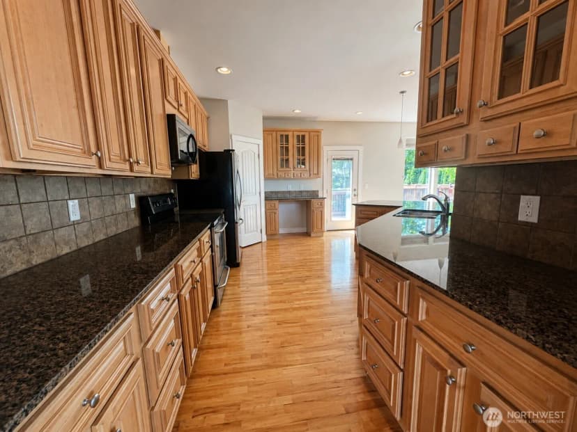 Property photo for 875 N Park Street, Lynden photo 8