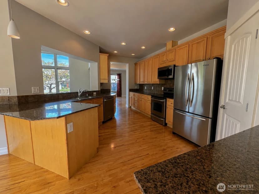 Property photo for 875 N Park Street, Lynden photo 9