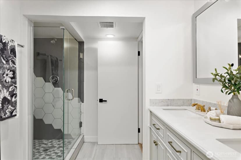 Property photo for 18226 62nd Avenue Ne, Kenmore photo 36
