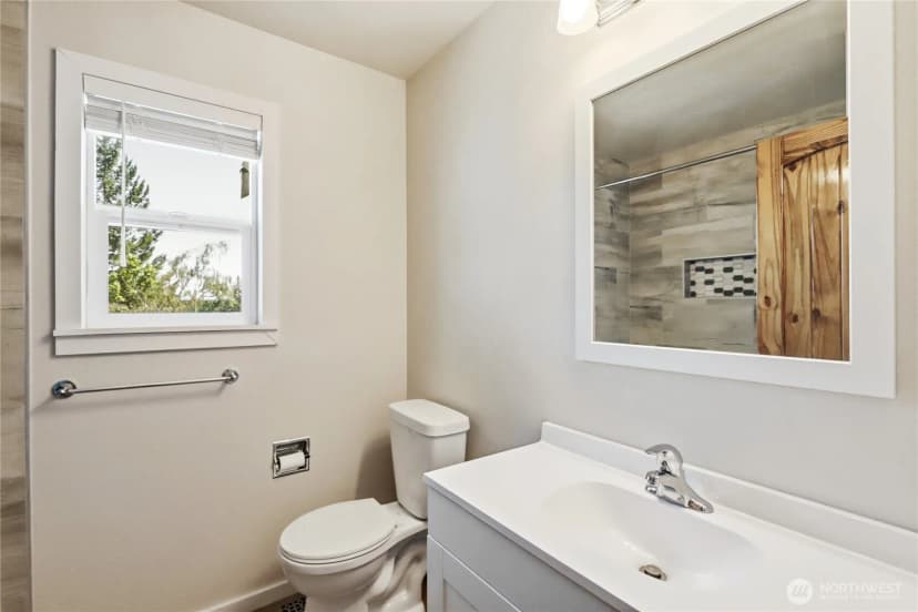Property photo for 10715 Hillsboro Drive Nw, Silverdale photo 29