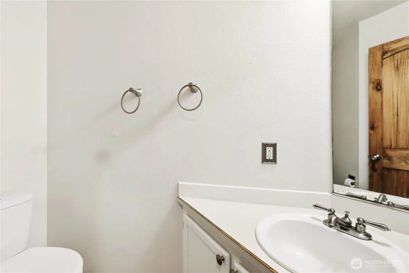 Property photo for 10715 Hillsboro Drive Nw, Silverdale photo 15