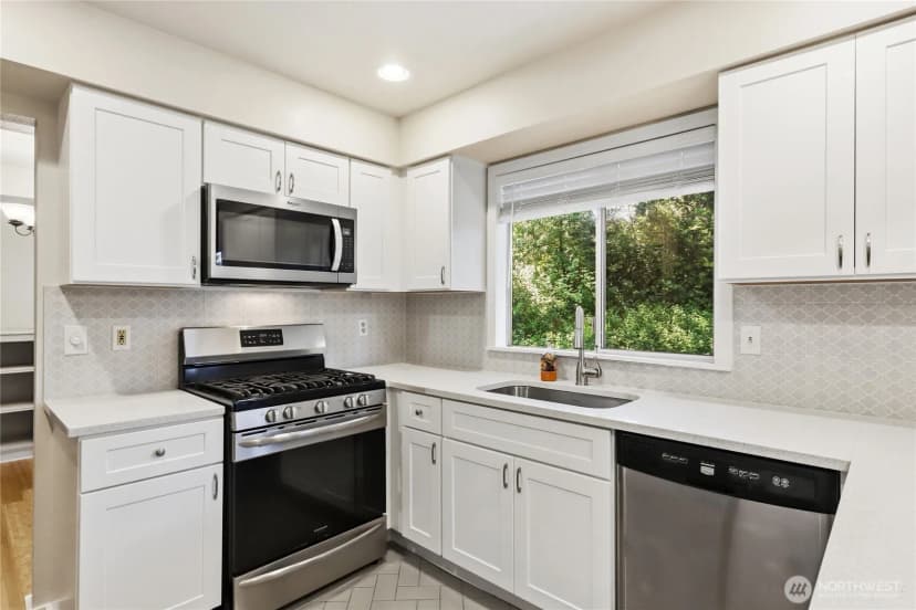 Property photo for 10715 Hillsboro Drive Nw, Silverdale photo 8