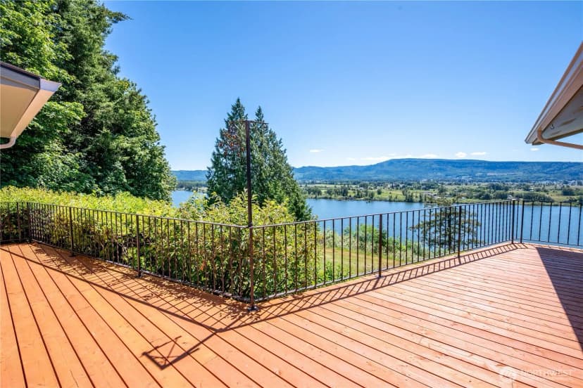 Property photo for 18 Island View Lane, Cathlamet photo 13