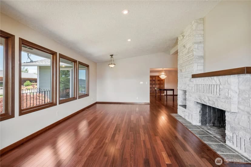 Property photo for 18 Island View Lane, Cathlamet photo 6