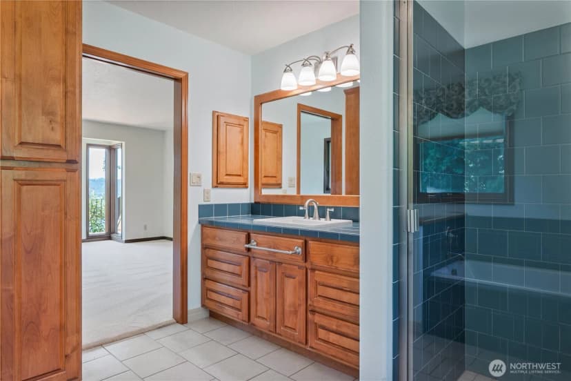 Property photo for 18 Island View Lane, Cathlamet photo 15