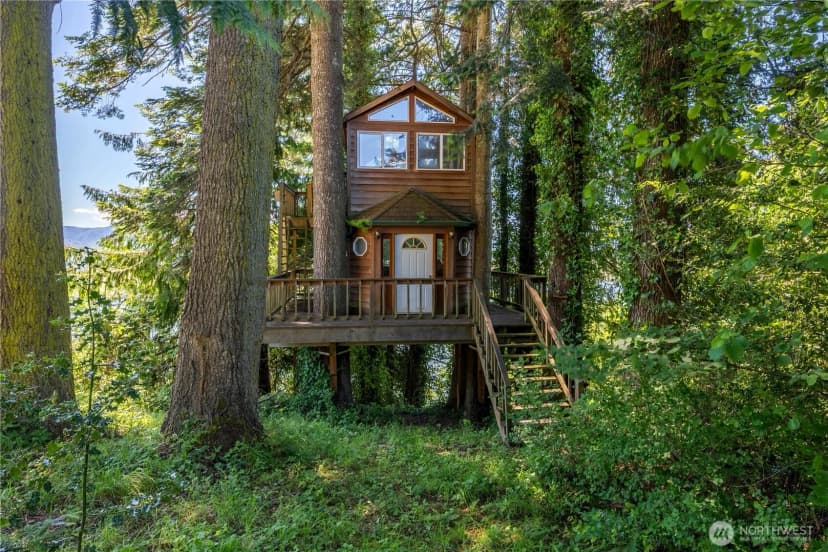 Property photo for 18 Island View Lane, Cathlamet photo 32