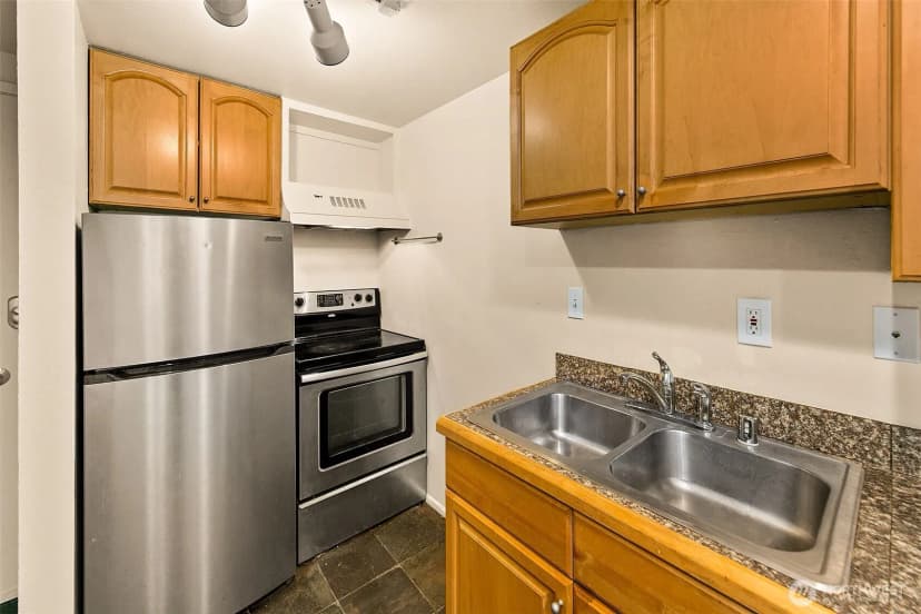 Property photo for 1000 Union Street #205, Seattle photo 9