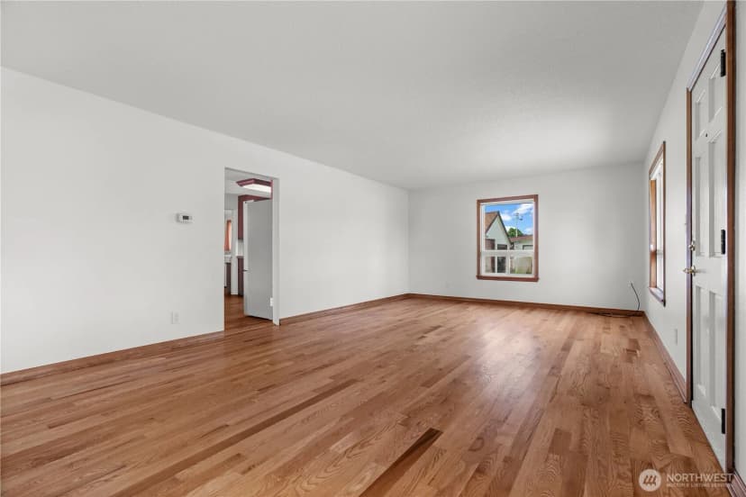 Property photo for 926 6th Avenue Sw, Puyallup photo 7