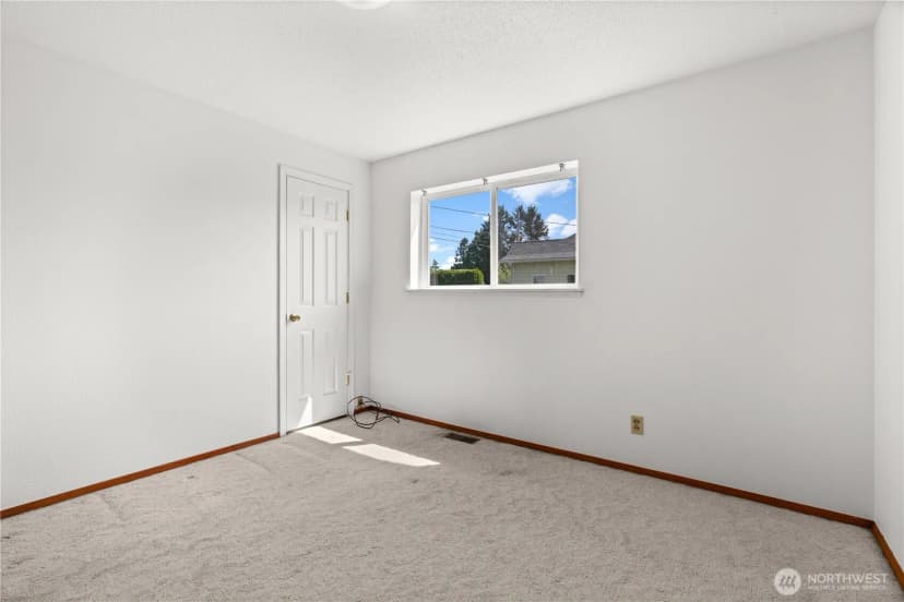 Property photo for 926 6th Avenue Sw, Puyallup photo 15