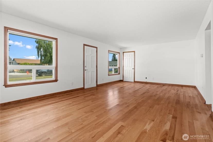 Property photo for 926 6th Avenue Sw, Puyallup photo 5