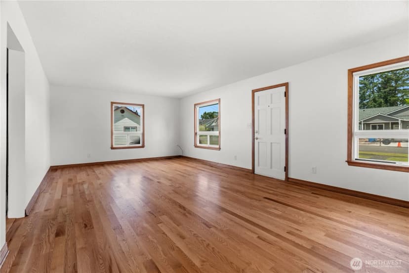 Property photo for 926 6th Avenue Sw, Puyallup photo 8
