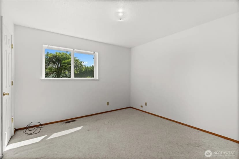Property photo for 926 6th Avenue Sw, Puyallup photo 14