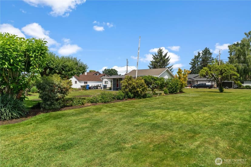 Property photo for 926 6th Avenue Sw, Puyallup photo 30