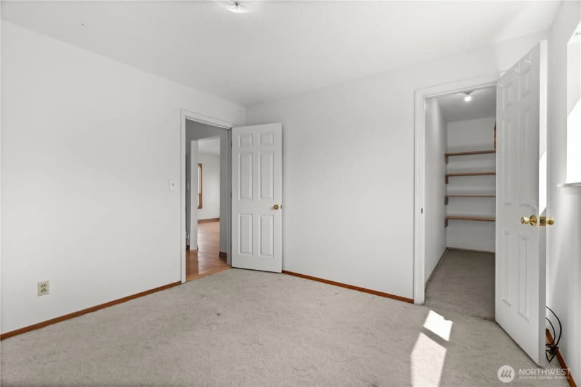 Property photo for 926 6th Avenue Sw, Puyallup photo 17