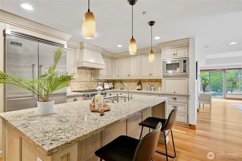 Property photo for 10620 Ne 9th Place #th-6, Bellevue photo 17