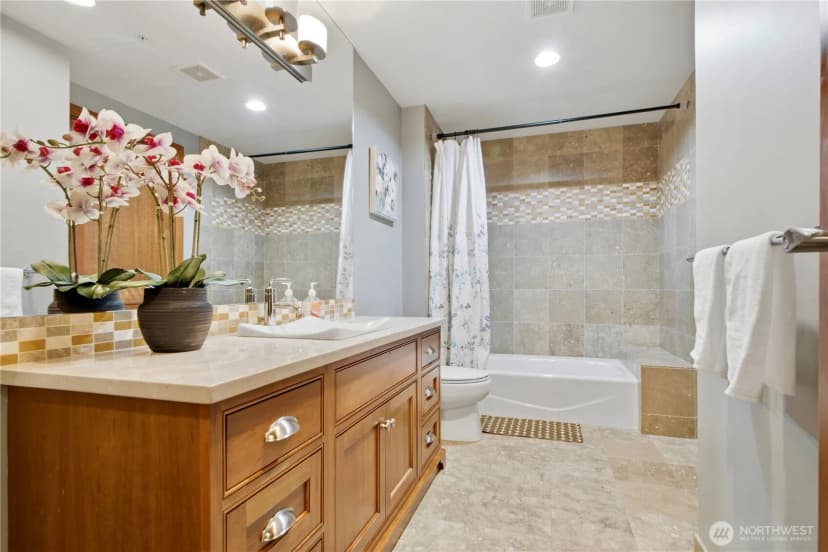 Property photo for 10620 Ne 9th Place #th-6, Bellevue photo 11