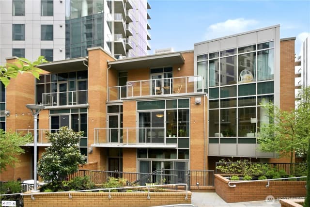 Property photo for 10620 Ne 9th Place #th-6, Bellevue