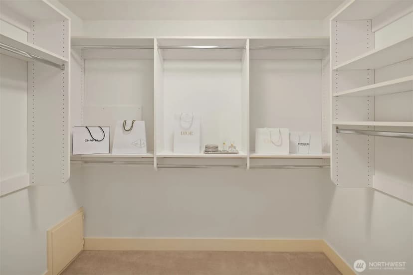 Property photo for 1716 Bellevue Way Ne, Bellevue photo 28