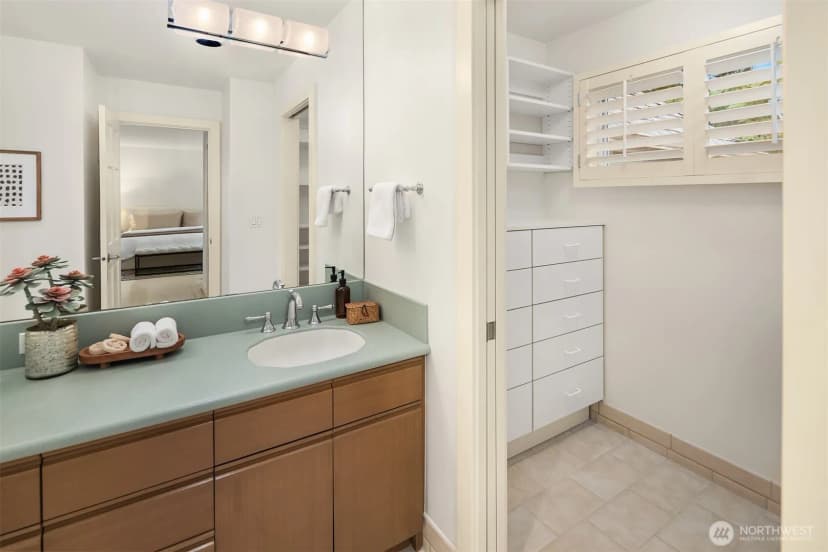 Property photo for 1716 Bellevue Way Ne, Bellevue photo 27