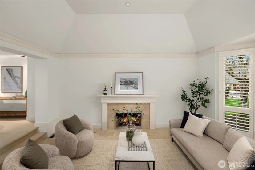 Property photo for 1716 Bellevue Way Ne, Bellevue photo 3