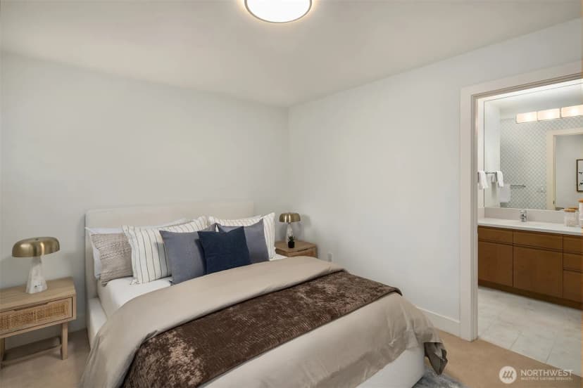 Property photo for 1716 Bellevue Way Ne, Bellevue photo 30