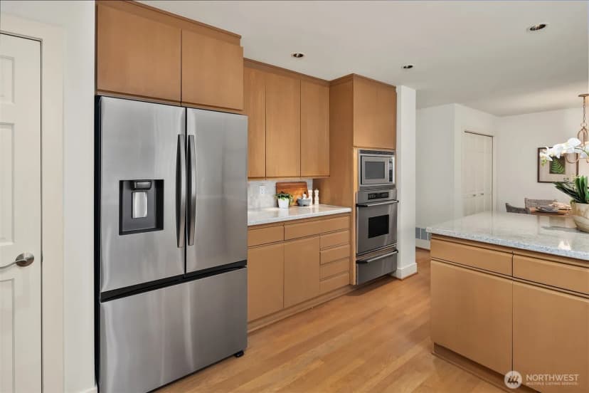 Property photo for 1716 Bellevue Way Ne, Bellevue photo 12