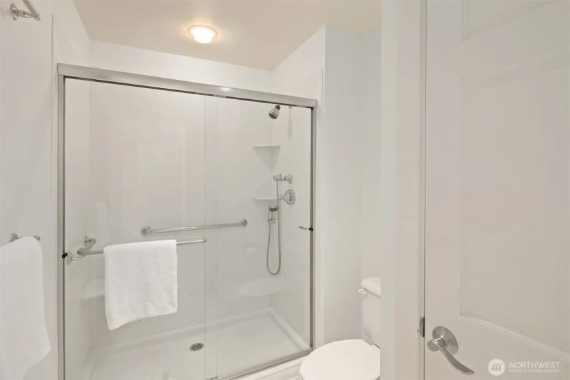 Property photo for 1716 Bellevue Way Ne, Bellevue photo 26