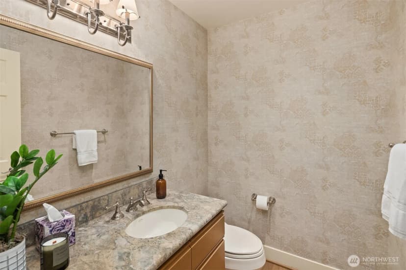 Property photo for 1716 Bellevue Way Ne, Bellevue photo 19