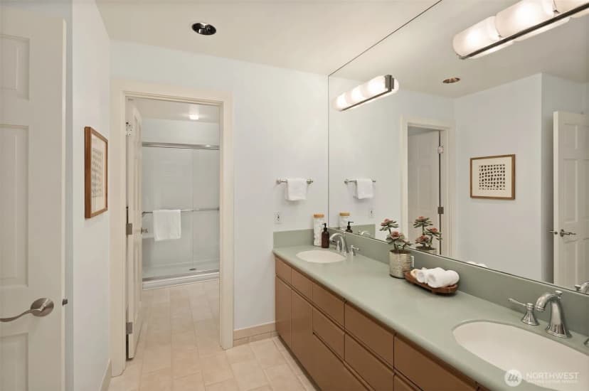 Property photo for 1716 Bellevue Way Ne, Bellevue photo 25