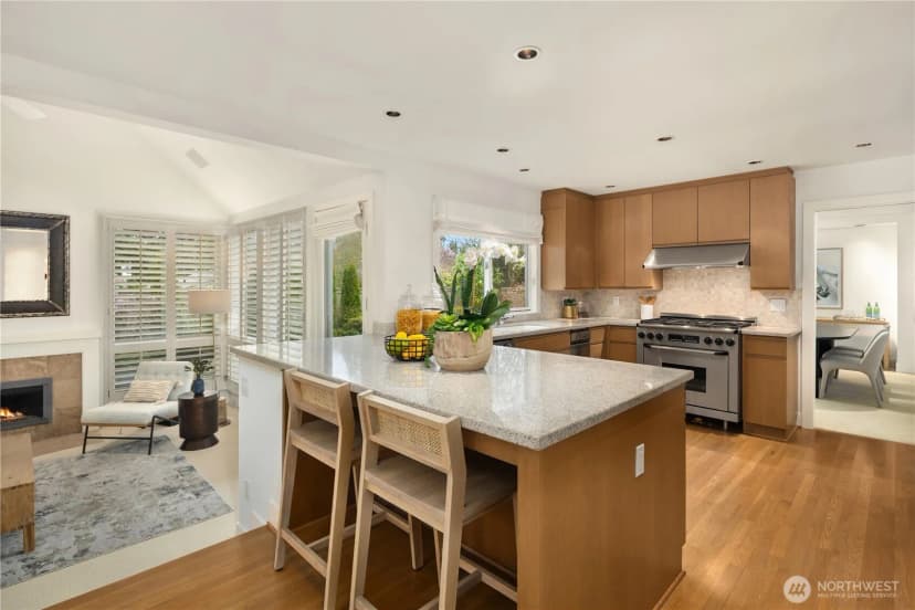 Property photo for 1716 Bellevue Way Ne, Bellevue photo 13