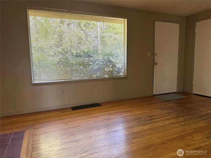 Property photo for 15833 15th Avenue Ne, Shoreline photo 6