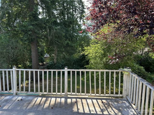 Property photo for 15833 15th Avenue Ne, Shoreline photo 3