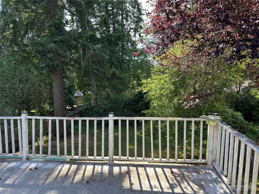 Property photo for 15833 15th Avenue Ne, Shoreline photo 3