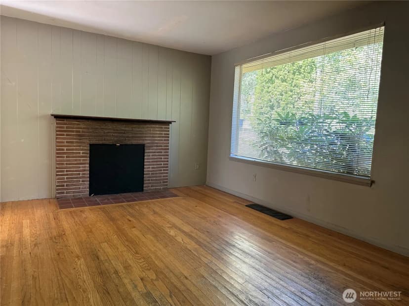 Property photo for 15833 15th Avenue Ne, Shoreline photo 5