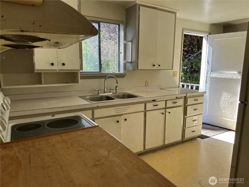 Property photo for 15833 15th Avenue Ne, Shoreline photo 7