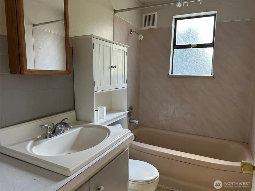 Property photo for 15833 15th Avenue Ne, Shoreline photo 10