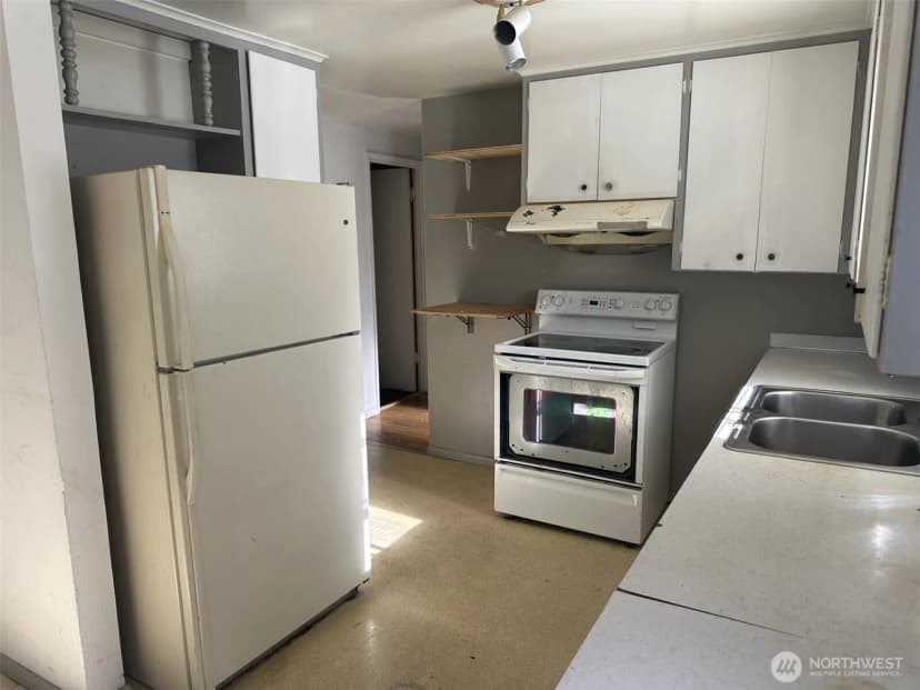 Property photo for 15833 15th Avenue Ne, Shoreline photo 8