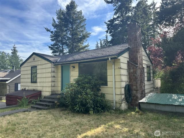 Property photo for 15833 15th Avenue Ne, Shoreline photo 2